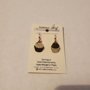 5/$25  HAND CRAFTED CUPCAKE EARRINGS